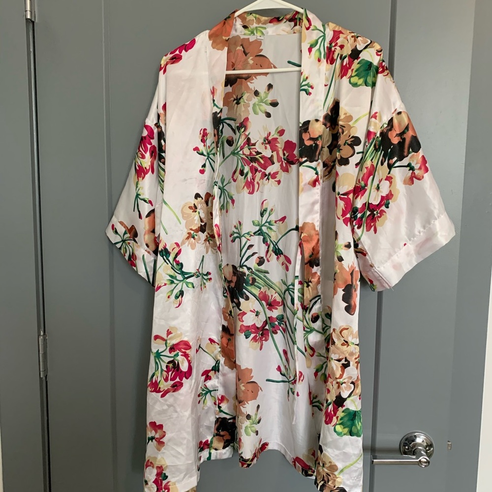 NWOT S bridal floral satin robe